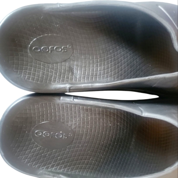 Oofos Black Luxe Latte Slide Unisex Sandals M11- W13 EU 44 main image 4
